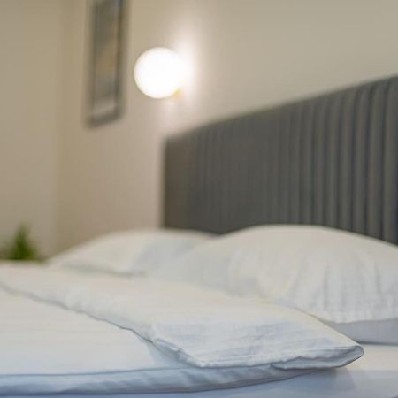 Fabrica Apartments 11 คลูจ-นาโปกา ภายนอก รูปภาพ