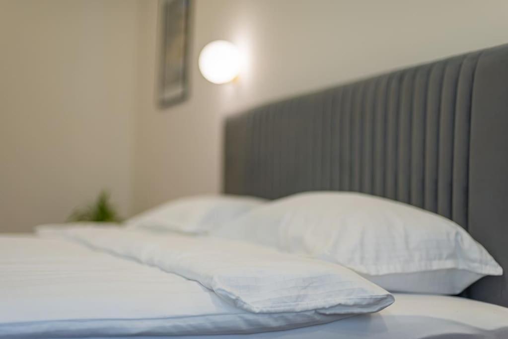 Fabrica Apartments 11 คลูจ-นาโปกา ภายนอก รูปภาพ
